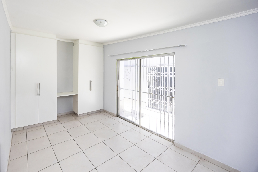 5 Bedroom Property for Sale in Sunnyridge Eastern Cape